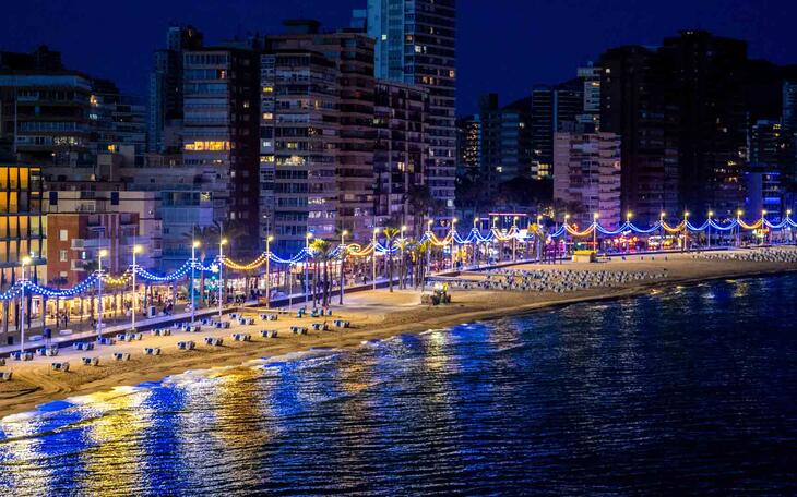 Benidorm aprueba el proyecto de renovación de la segunda fase de la catenaria lumínica de Levante con una inversión de 908.581 euros 